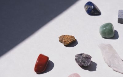 Heilsteine für eine strahlende Haut: Die Wirkung der 5 beliebtesten Steine bei Facials und Massagen