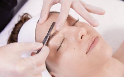 Dermaplaning: Die geheime Waffe für eine glatte und strahlende Haut